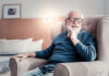 Jak wybrać geriatryczny fotel dla seniora