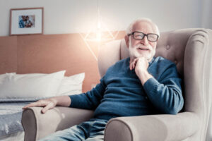 Jak wybrać geriatryczny fotel dla seniora