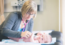 Noworodek w poradni neonatologicznej – kiedy zdecydować się na wizytę