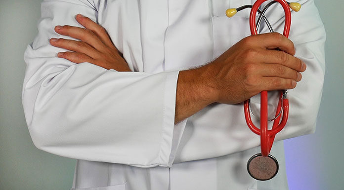 USG płuc. Kiedy należy wykonać badanie? doktor