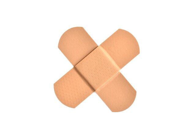 Jak założyć bandaż na palec?