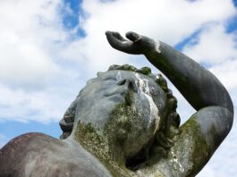 Dlaczego kał unosi się na wodzie?