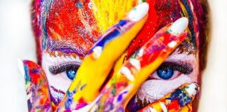 W którym miejscu boli głowa przy udarze?